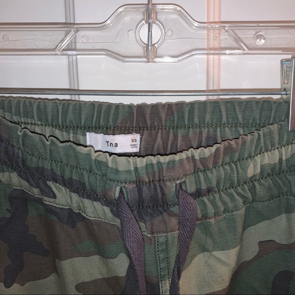 aritzia camo jogger pant - Picture 5 of 8